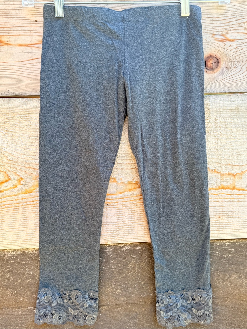 NWOT Womens’ Gray Lace-Hem Leggings